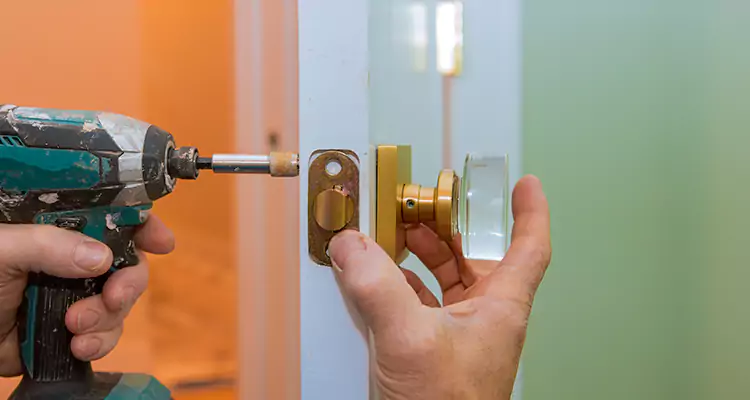 Broken Door Knob Fix in South Bradenton, FL
