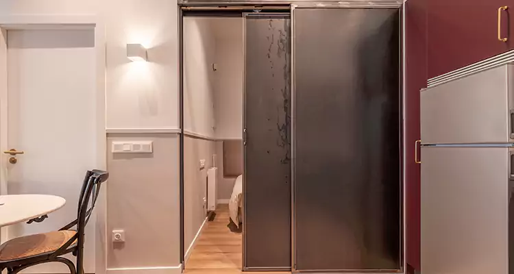 We Fix Closet Sliding Door in South Bradenton, FL 