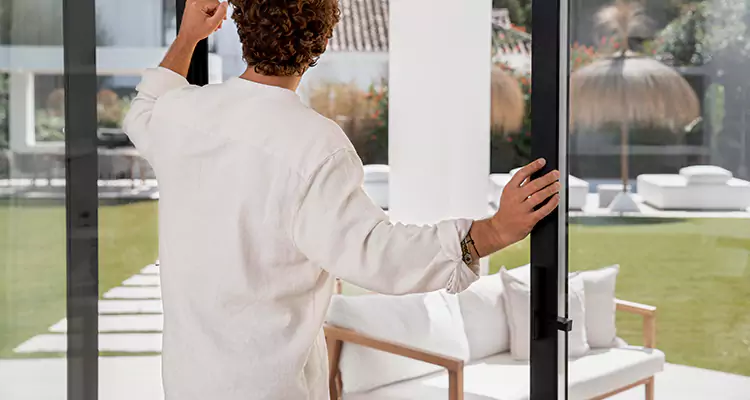 Sliding Screen Door Maintenance for Closing Issues in South Bradenton, FL